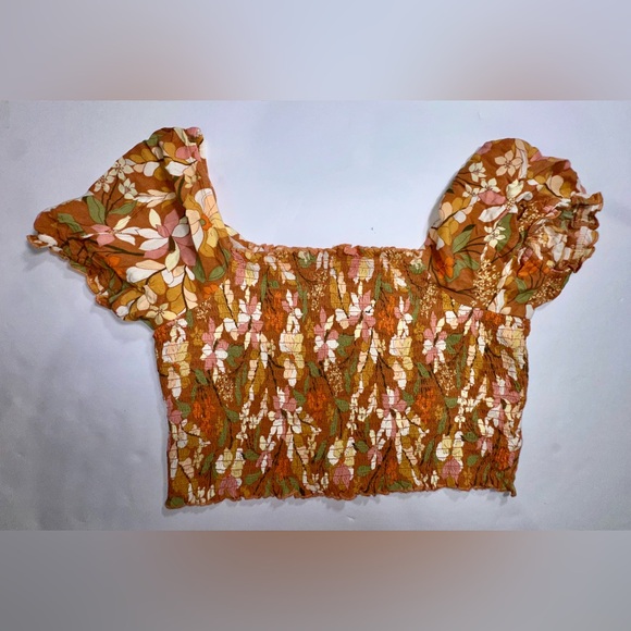 NWT AERIE smocked crop top with puff sleeves - medium - Picture 2 of 3